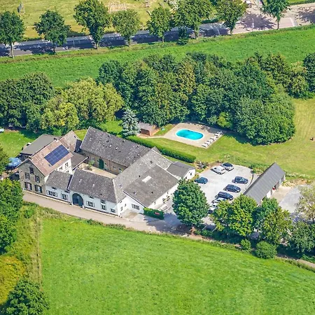 In With 4 Bedrooms, Wifi&outdoor Swimming Pool